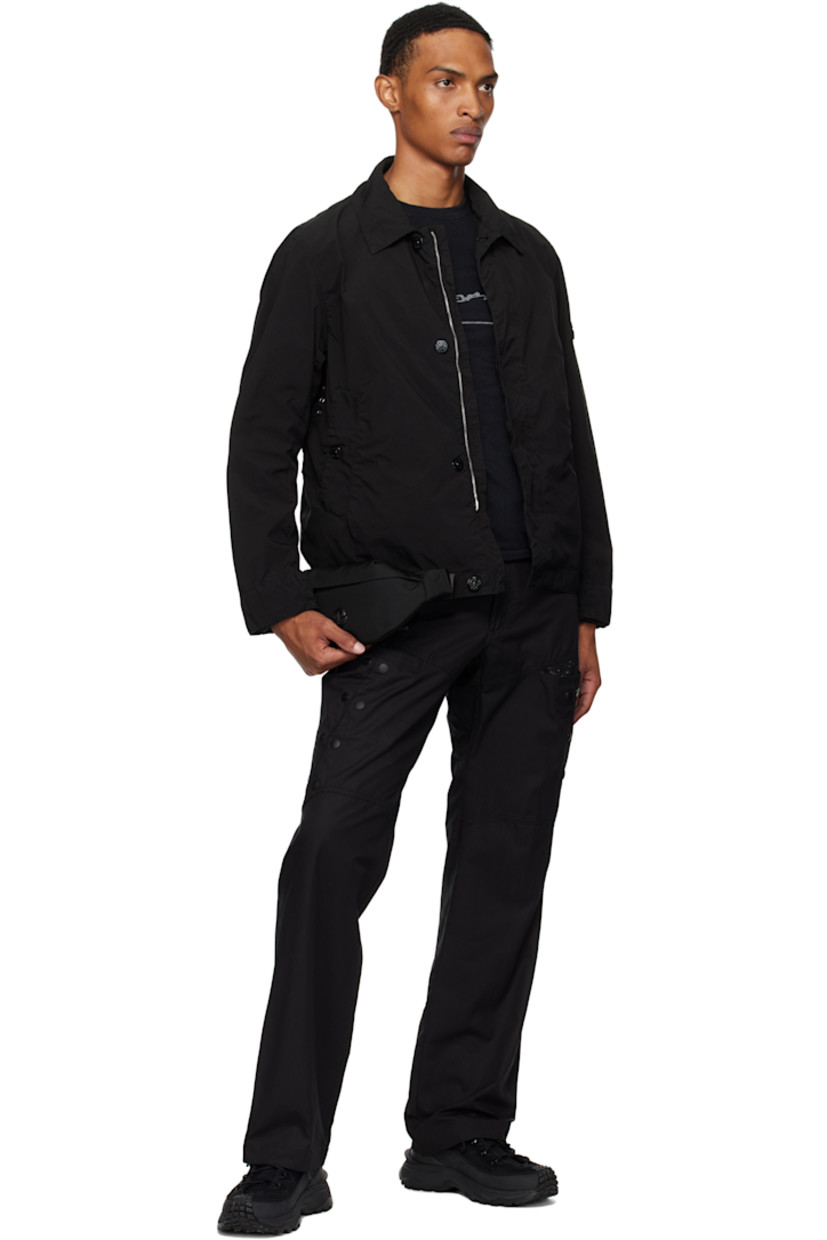 Nylon-blend canvas belt bag.

· Water-repellent
· Adjustable press-release belt-style strap
· D-ring at strap
· Logo hardware at face
· Zip pocket at back face
· Zip closure
· H5" x W13" x D2.5"

Supplier color: Black