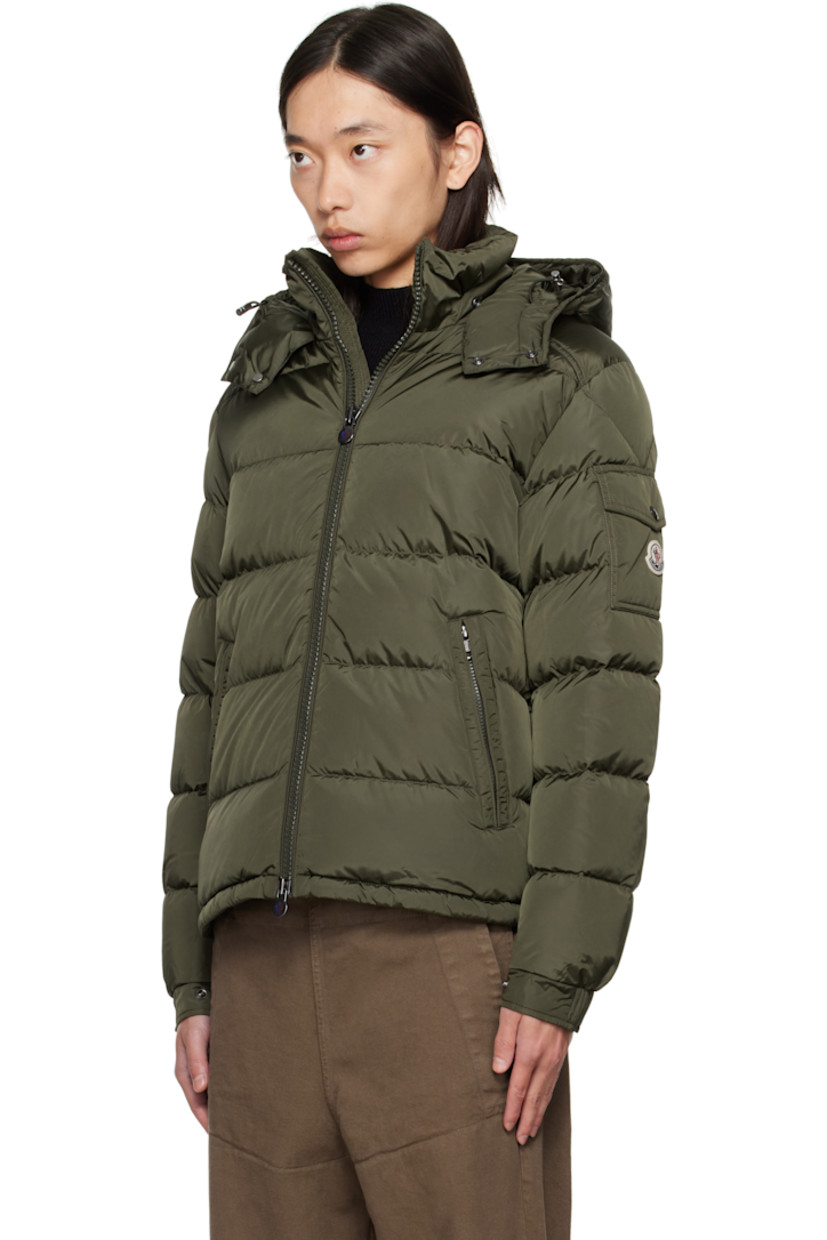 DIST-certified down-filled and quilted nylon satin jacket.

· Bungee-style drawstring at detachable hood
· Stand collar
· Two-way zip closure
· Zip pockets at front
· Bungee-style drawstring at hem
· Flap pocket and felted logo patch at sleeve
· Adjustable press-stud fastening at elasticized cuffs
· Zip pocket at interior
· Fully lined

Supplier color: Deep depths

Fill: 90% goose down, 10% feather.