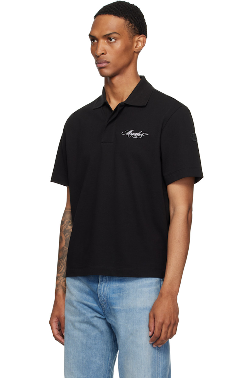 Organic cotton piqué polo.

· Rib-knit spread collar
· Concealed two-button placket
· Logo embroidered at chest
· Tennis-tail hem
· Logo patch at sleeve

Supplier color: Smoky black