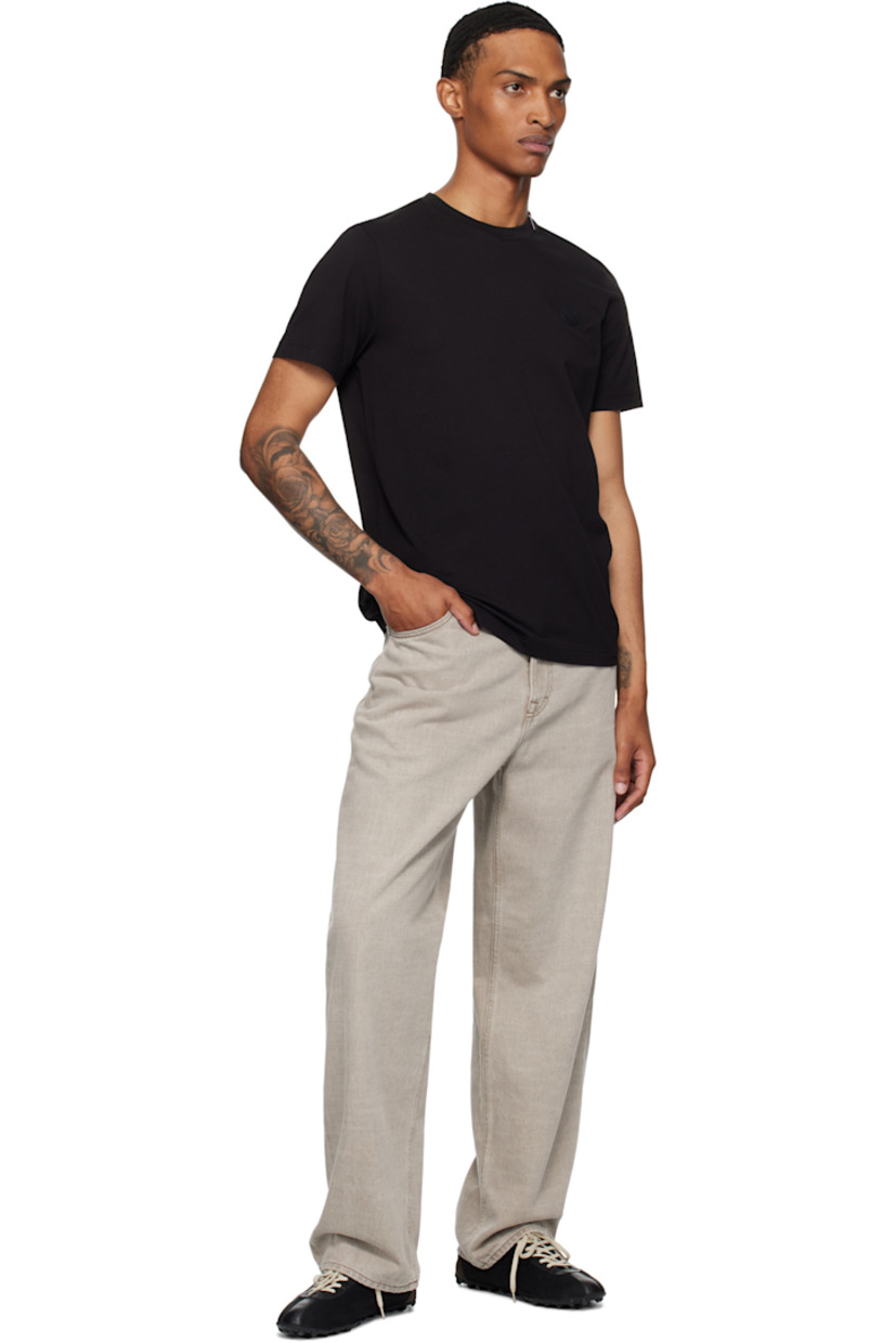 Organic cotton jersey T-shirt.

· Stripes embroidered at rib-knit crewneck
· Rubberized logo patch at chest

Supplier color: Black