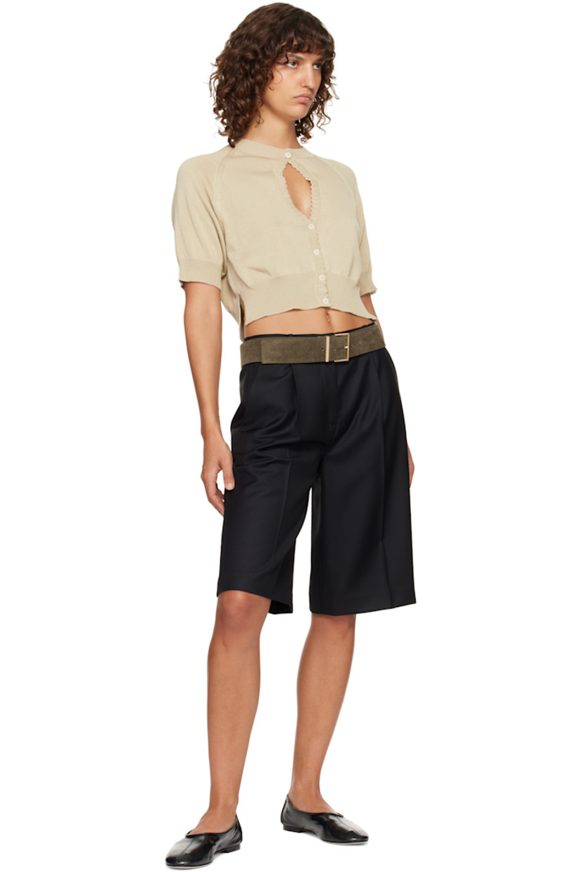 Suede belt. 

· Keeper loop 
· Pin-buckle fastening 
· Gold-tone hardware
· W2"

Supplier color: Khaki