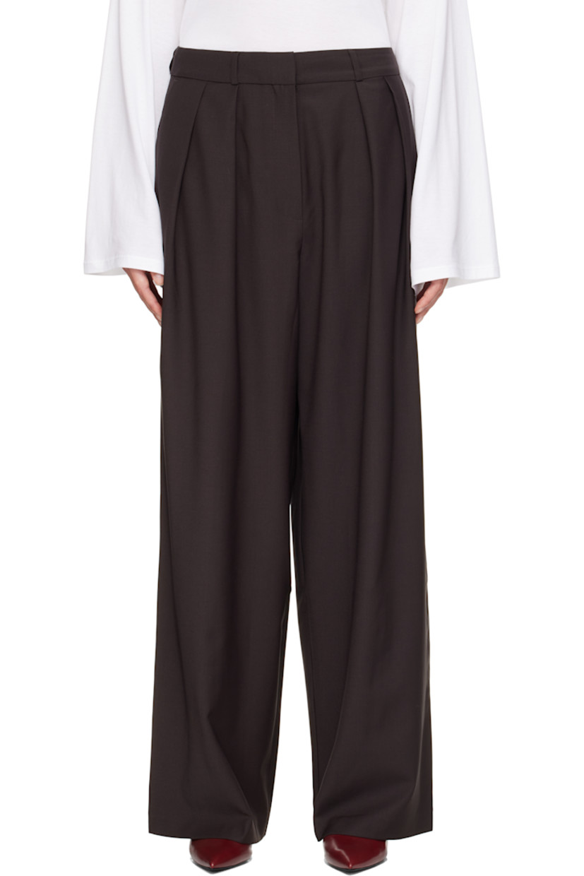 Lightweight stretch virgin wool-blend delaine trousers.

· Wide-leg
· Belt loops
· Four-pocket styling
· Zip fly
· Pleats at front

Supplier color: Brown