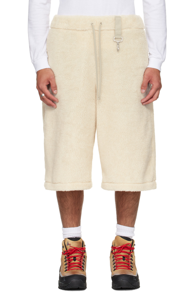 Sherpa fleece shorts.

· Heavyweight 
· Drawstring at elasticized waistband
· Four-pocket styling
· Logo-engraved clasp at front

Supplier color: Cream