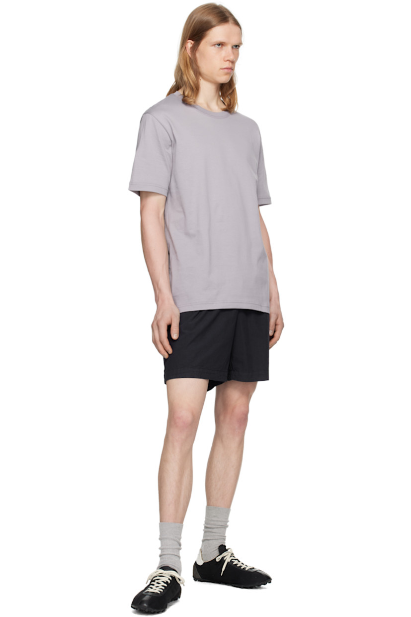 180 gsm organic cotton jersey T-shirt. 

· Rib-knit crewneck
· Logo flag at side seam

Supplier color: Crocus purple