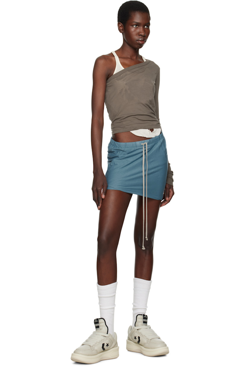 Low-top buffed leather sneakers in off-white.

· Perforated detailing at toe and sides
· Lace-up closure
· Logo flag at extended padded tongue
· Padded collar
· Logo cutout at sides
· Buffed faux-leather lining
· Treaded rubber platform sole
· Platform: H1.5"

Part of the Rick Owens Drkshdw x Converse collaboration.

Supplier color: Oyster/Black