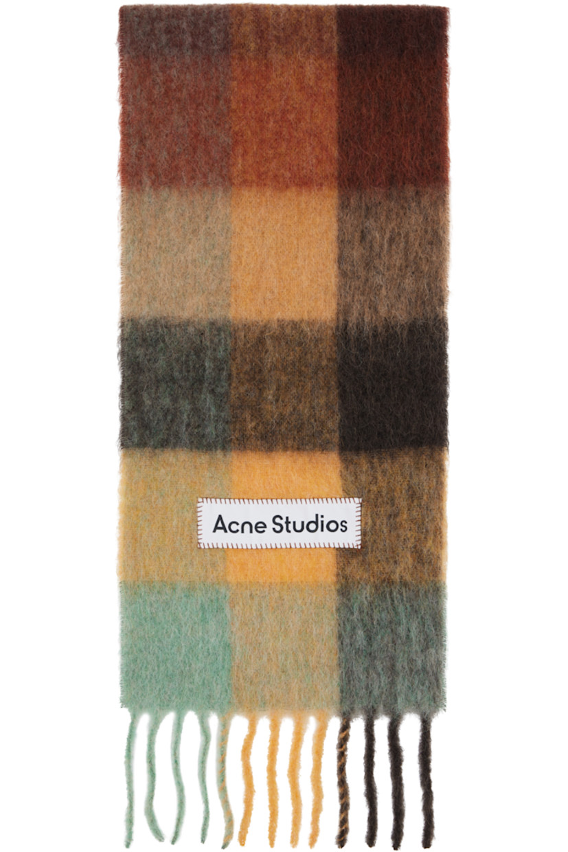 Rectangular brushed alpaca-blend flannel scarf.

· Check pattern throughout
· Logo patch at face
· Fringed detailing at ends
· L98.5" x W11"

Supplier color: Chestnut brown/Yellow/Green