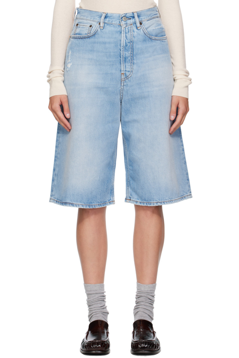 Non-stretch organic cotton denim shorts.

· Fading, distressing, and whiskering throughout
· Straight-leg
· Belt loops
· Five-pocket styling
· Zip fly
· Logo patch at back waistband
· Contrast stitching in tan

Supplier color: Light blue