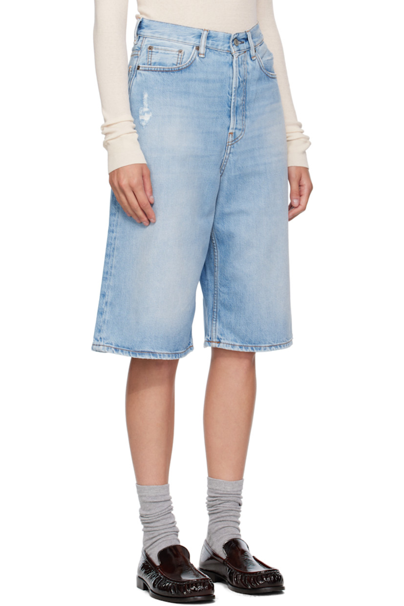 Non-stretch organic cotton denim shorts.

· Fading, distressing, and whiskering throughout
· Straight-leg
· Belt loops
· Five-pocket styling
· Zip fly
· Logo patch at back waistband
· Contrast stitching in tan

Supplier color: Light blue