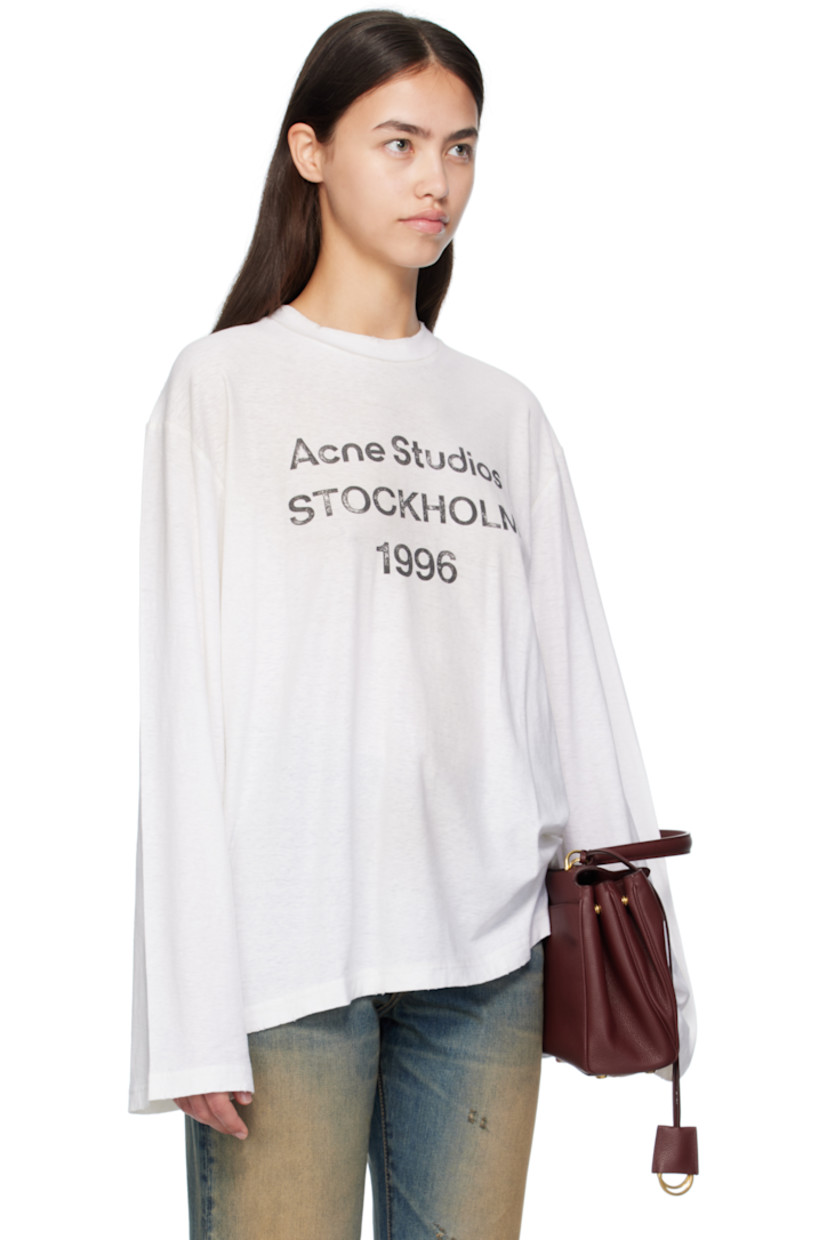 Organic cotton- and True hemp-blend jersey T-shirt.

· Sprayed dye throughout
· Subtle distressing at rib-knit crewneck, hem, and cuffs
· Dropped shoulders
· Logo and text printed at front

Supplier color: Dusty White