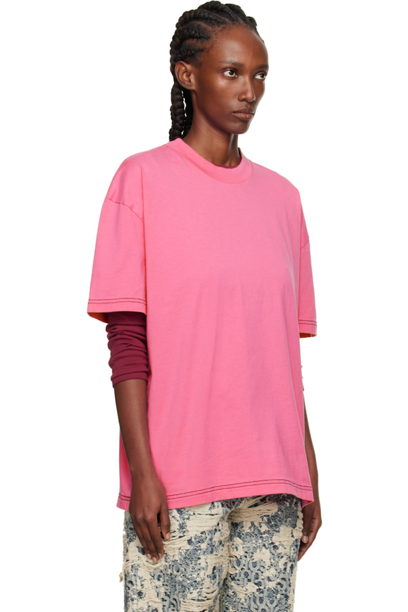 Organic cotton jersey T-shirt.

· Rib-knit crewneck
· Dropped shoulders
· Logo embroidered at back
· Contrast stitching in black

Supplier color: Pink