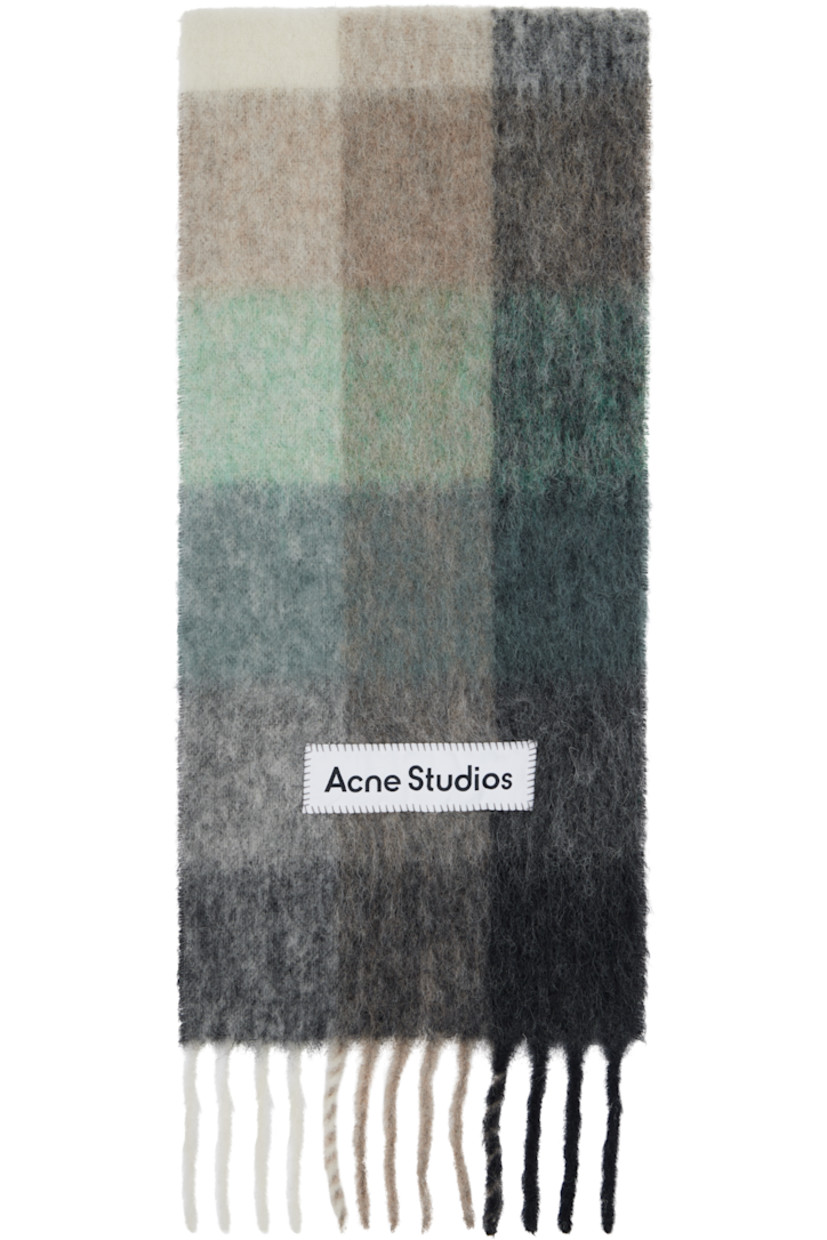 Rectangular brushed alpaca-blend flannel scarf.

· Check pattern throughout
· Logo patch at face
· Fringed detailing at ends
· L98.5" x W11"

Supplier color: Green/Grey/Black