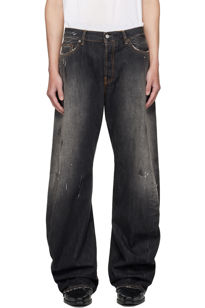Non-stretch organic cotton denim jeans.

· Fading and paint splatters throughout
· Belt loops
· Five-pocket styling
· Button fly
· Distressing at front and waist
· Seams at front
· Curved legs
· Leather logo patch at back waistband

Each item is unique. Please note patterning may vary slightly.

Supplier color: Black