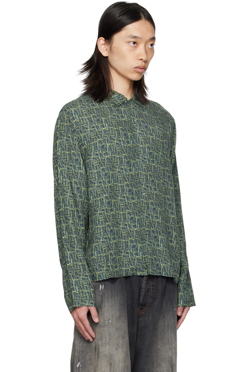 Viscose twill shirt. 

· Graphic pattern printed throughout 
· Spread collar 
· Logo embroidered at back collar 

Supplier color: Blue multi