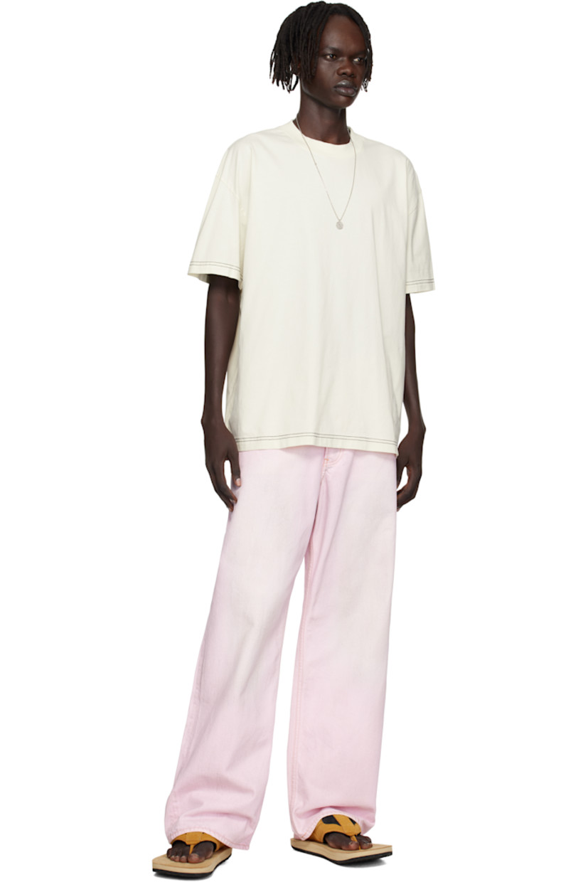 Organic cotton jersey T-shirt.

· Rib-knit crewneck
· Dropped shoulders
· Logo embroidered at back
· Contrast stitching in black

Supplier color: Off white