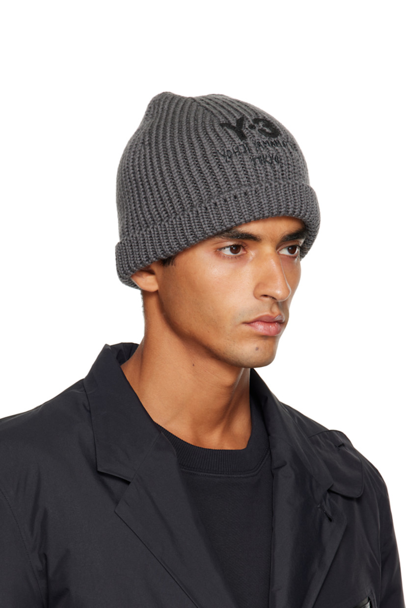 Rib-knit merino wool beanie. 

· Logo and text embroidered at face 
· Rolled brim 

Supplier color: Granit