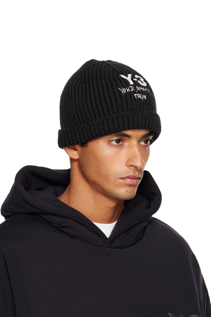 Rib-knit merino wool beanie. 

· Logo and text embroidered at face 
· Rolled brim 

Supplier color: Black