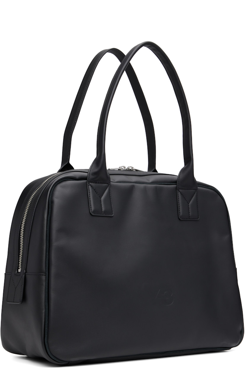 Buffed leather duffle bag.

· Twin rolled carry handles
· Logo embossed at face
· Zip pocket at back face
· Two-way zip closure
· Zip and patch pockets at interior
· Twill lining
· H13" x W17.5" x D7.25"

Supplier color: Black