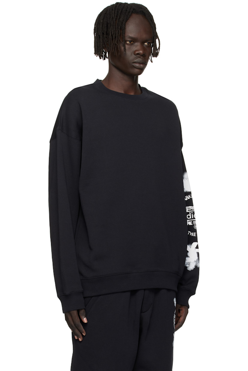 Cotton French terry sweatshirt.

· Rib-knit crewneck, hem, and cuffs
· Dropped shoulders
· Logo and text printed at sleeve

Supplier color: Black