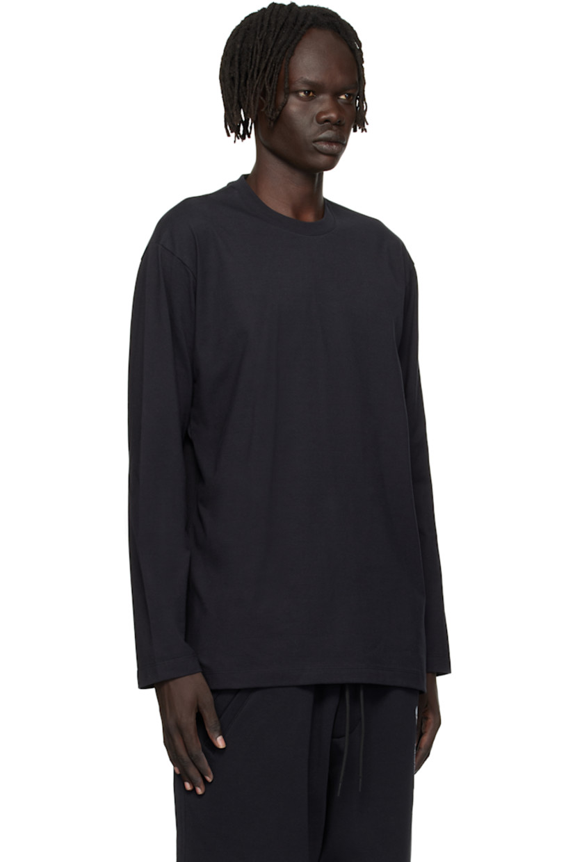 Cotton jersey T-shirt.

· Rib-knit crewneck
· Vented side seams
· Dropped shoulders
· Logo and text printed at back

Supplier color: Black