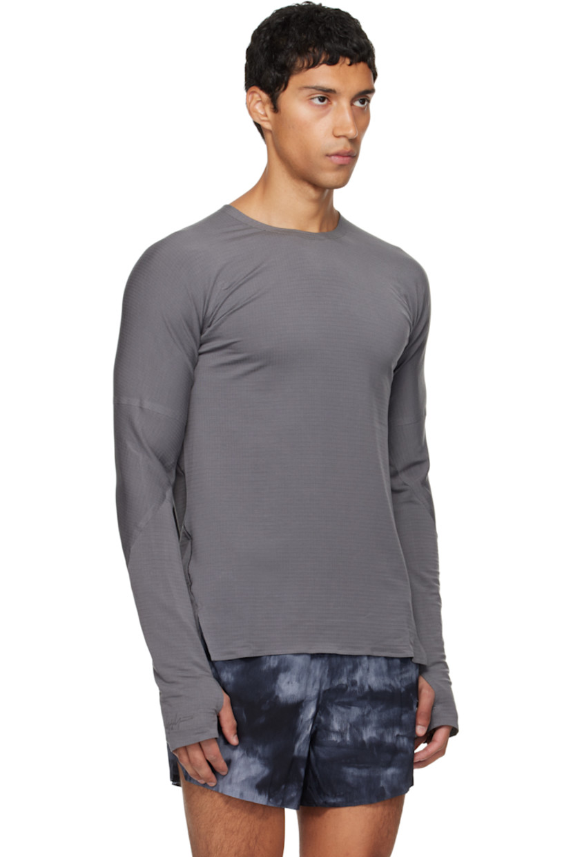Stretch lyocell-blend jersey T-shirt.

· Raw edges throughout
· Crewneck
· Vented side seams
· Dropped shoulders
· Thumbhole at cuffs
· Reflective logo printed at back collar

Supplier color: Granit