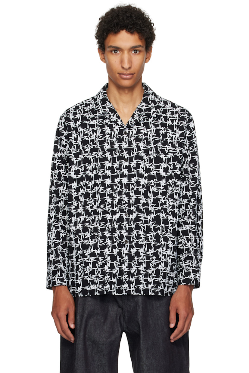 Plain-woven cotton shirt. 

· Pattern printed throughout 
· Open spread collar
· Button closure
· Patch pocket at chest
· Buttoned barrel cuffs
· Twin pleats at back yoke

Supplier color: Black