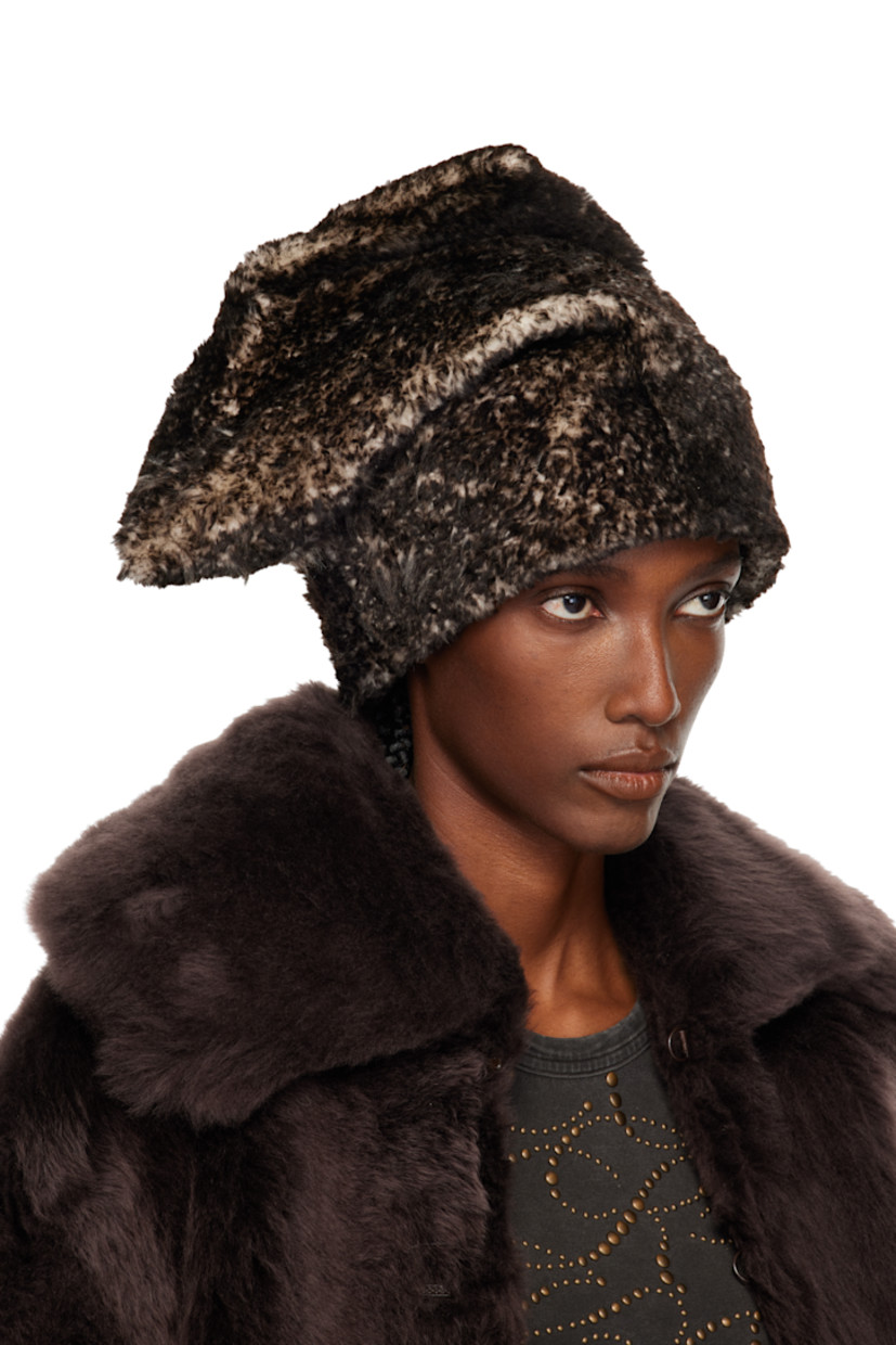 Shearling beanie.

· Ears at crown
· Full satin lining 

Supplier color: Grey marl