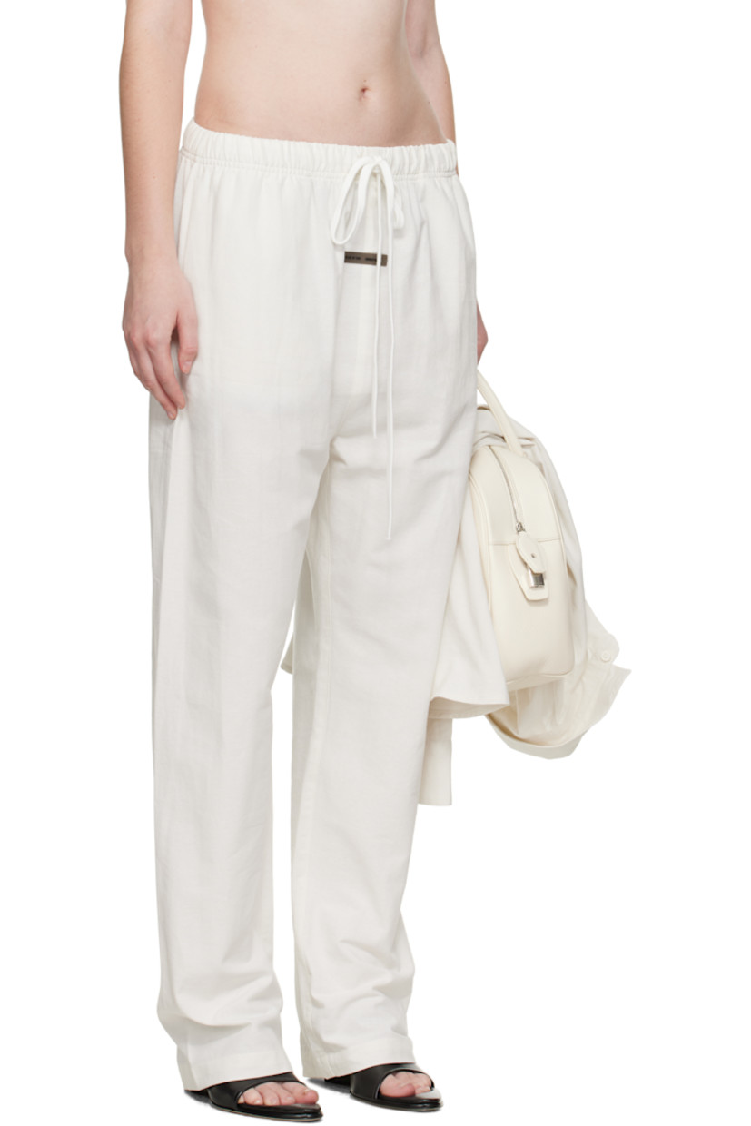 Cotton broadcloth lounge pants.

· Drawstring at elasticized waistband 
· Two-pocket styling
· Rubber logo patch at front waist

Supplier color: Cloud white