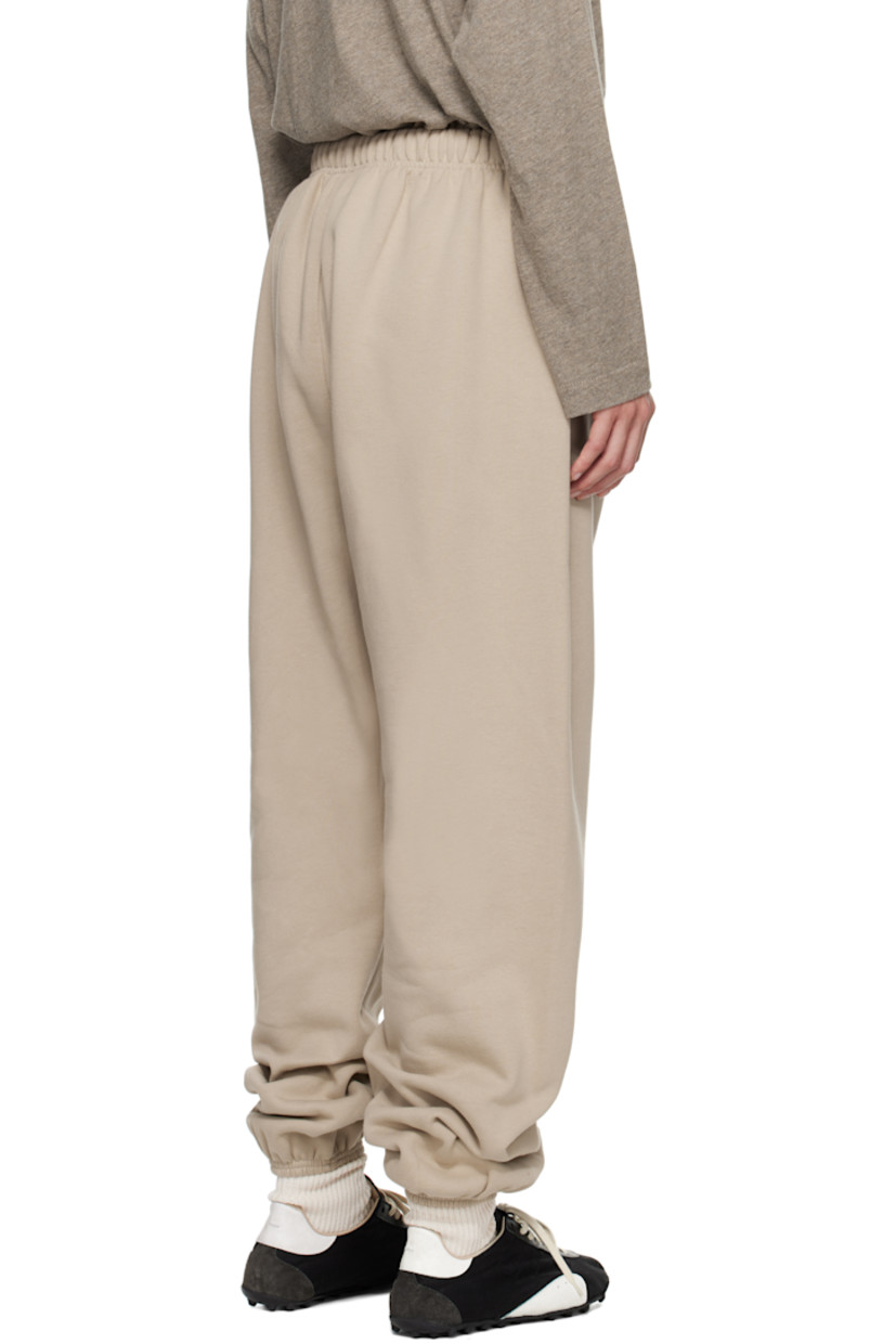 Cotton-blend fleece sweatpants.

· Drawstring at elasticized waistband
· Two-pocket styling
· Logo patch at front
· Reflective logo bonded at leg
· Elasticized cuffs

Supplier color: Timber