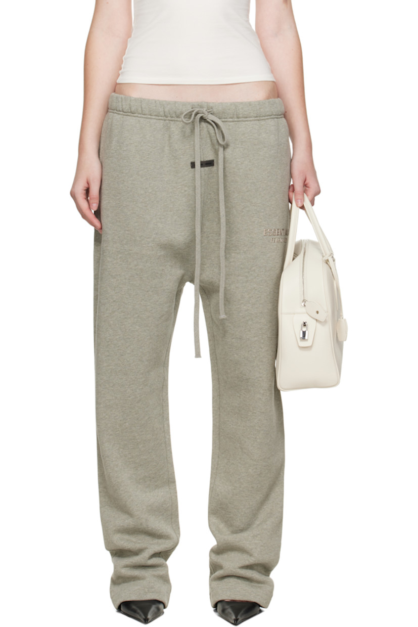 Cotton-blend fleece lounge pants.

· Drawstring at elasticized waistband
· Two-pocket styling
· Rubber logo patch at front
· Bonded logo at leg 

Supplier color: Concrete heather