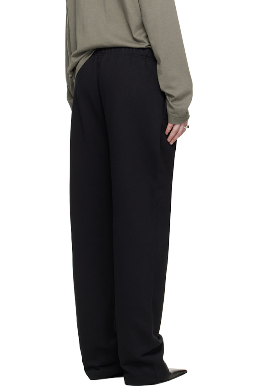 Cotton-blend fleece lounge pants. 

· Drawstring at elasticized waistband
· Two-pocket styling
· Rubber logo patch at front
· Bonded logo at leg 

Supplier color: Jet black