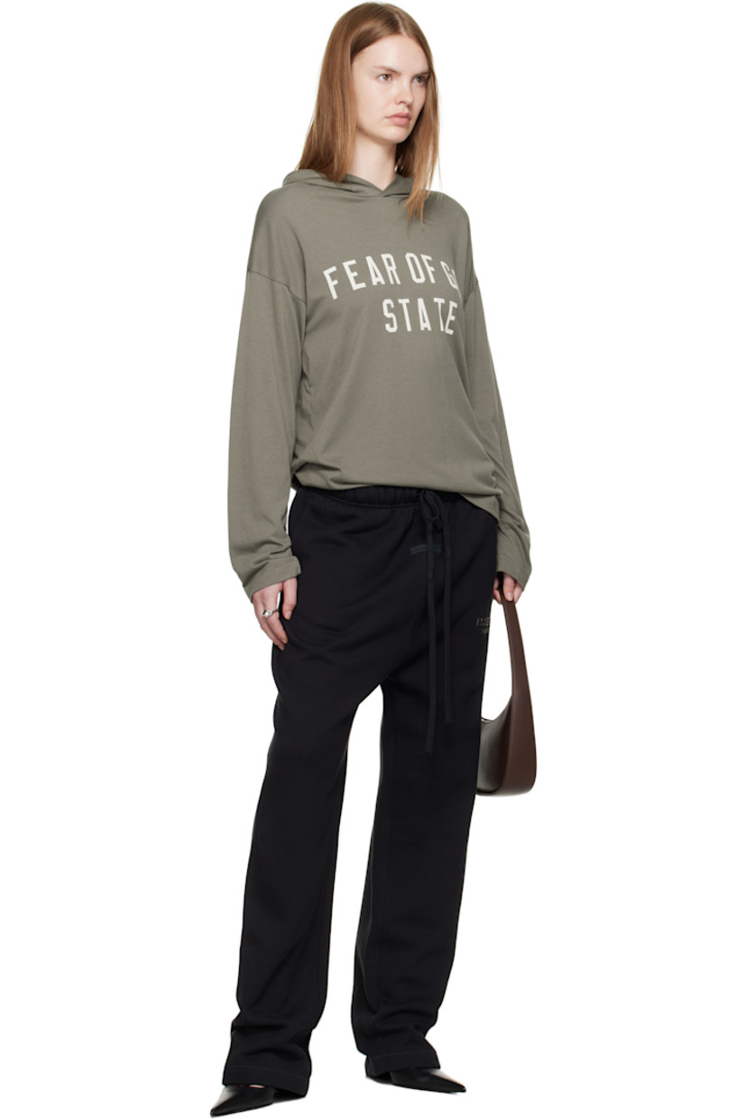 Cotton-blend fleece lounge pants. 

· Drawstring at elasticized waistband
· Two-pocket styling
· Rubber logo patch at front
· Bonded logo at leg 

Supplier color: Jet black