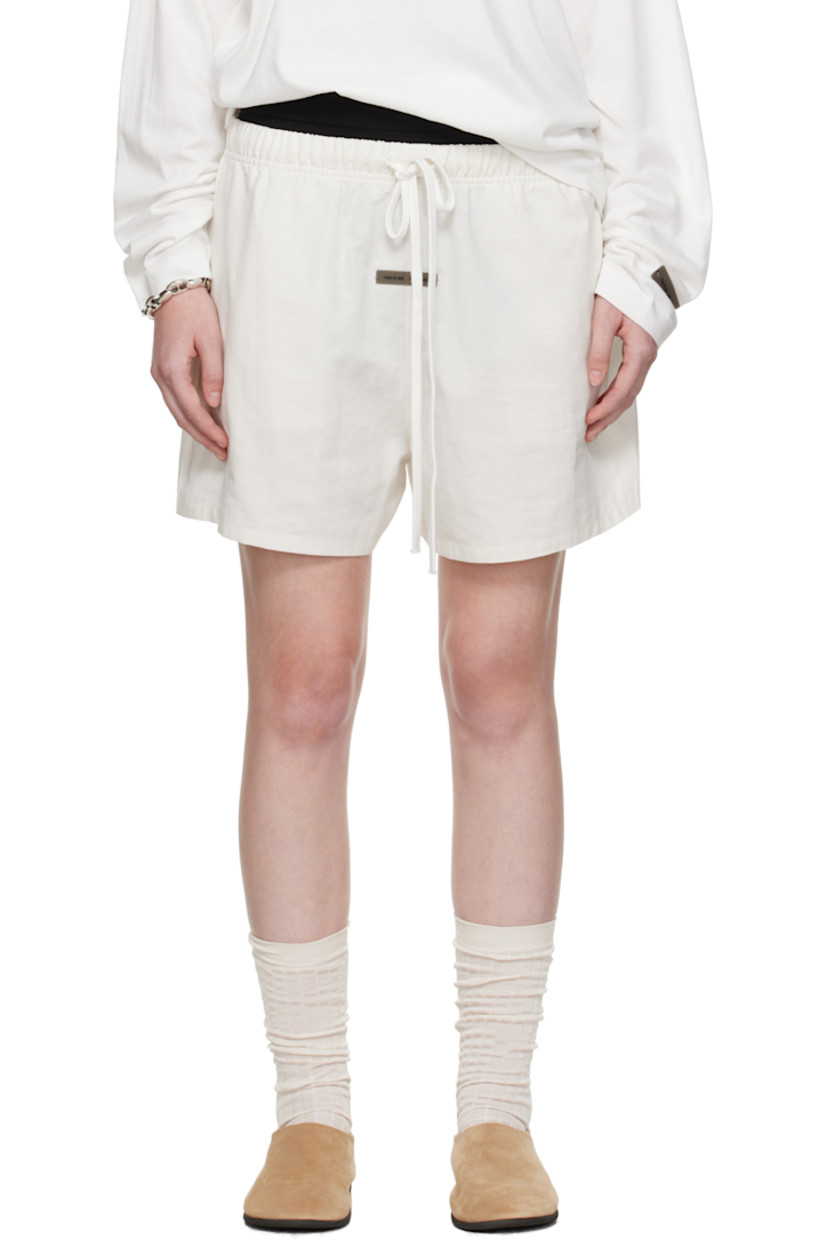 Cotton broadcloth shorts.

· Drawstring at elasticized waistband 
· Two-pocket styling
· Rubber logo patch at front

Supplier color: Cloud white