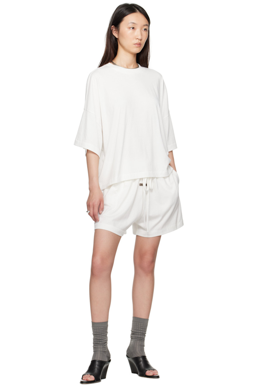 Cotton jersey shorts.

· Drawstring at elasticized waistband
· Two-pocket styling
· Logo patch at front

Supplier color: Cloud white