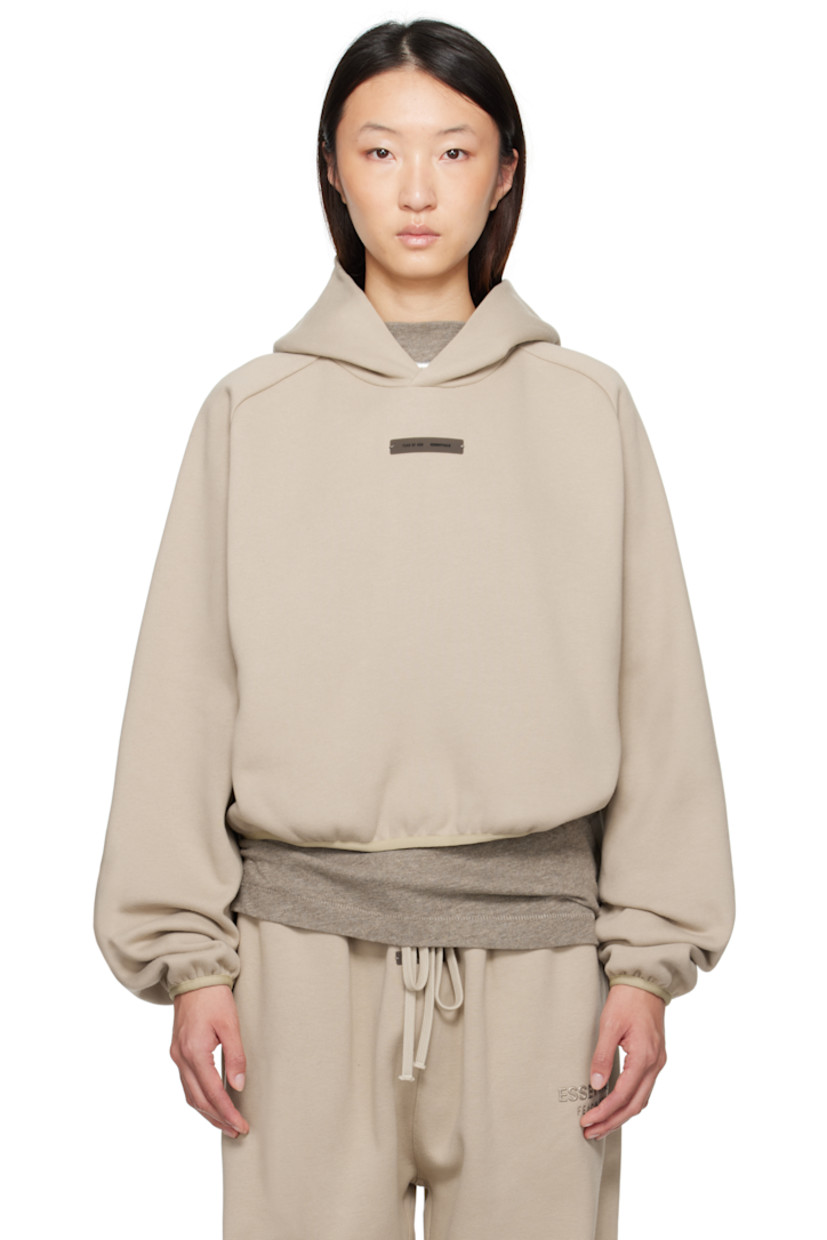 Cotton-blend fleece hoodie.

· Logo patch at hood and chest
· Seam pockets
�· Elasticized cropped hem
· Raglan sleeves
· Elasticized cuffs

Supplier color: Timber