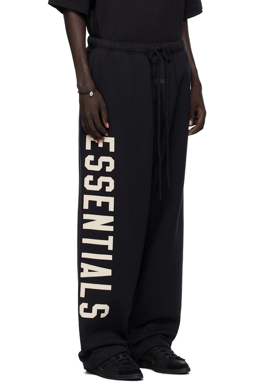 Wide-leg cotton-blend fleece sweatpants.

· Drawstring at elasticized waistband
· Two-pocket styling
· Rubber logo patch at front
· Logo printed at outseam

Supplier color: Jet black