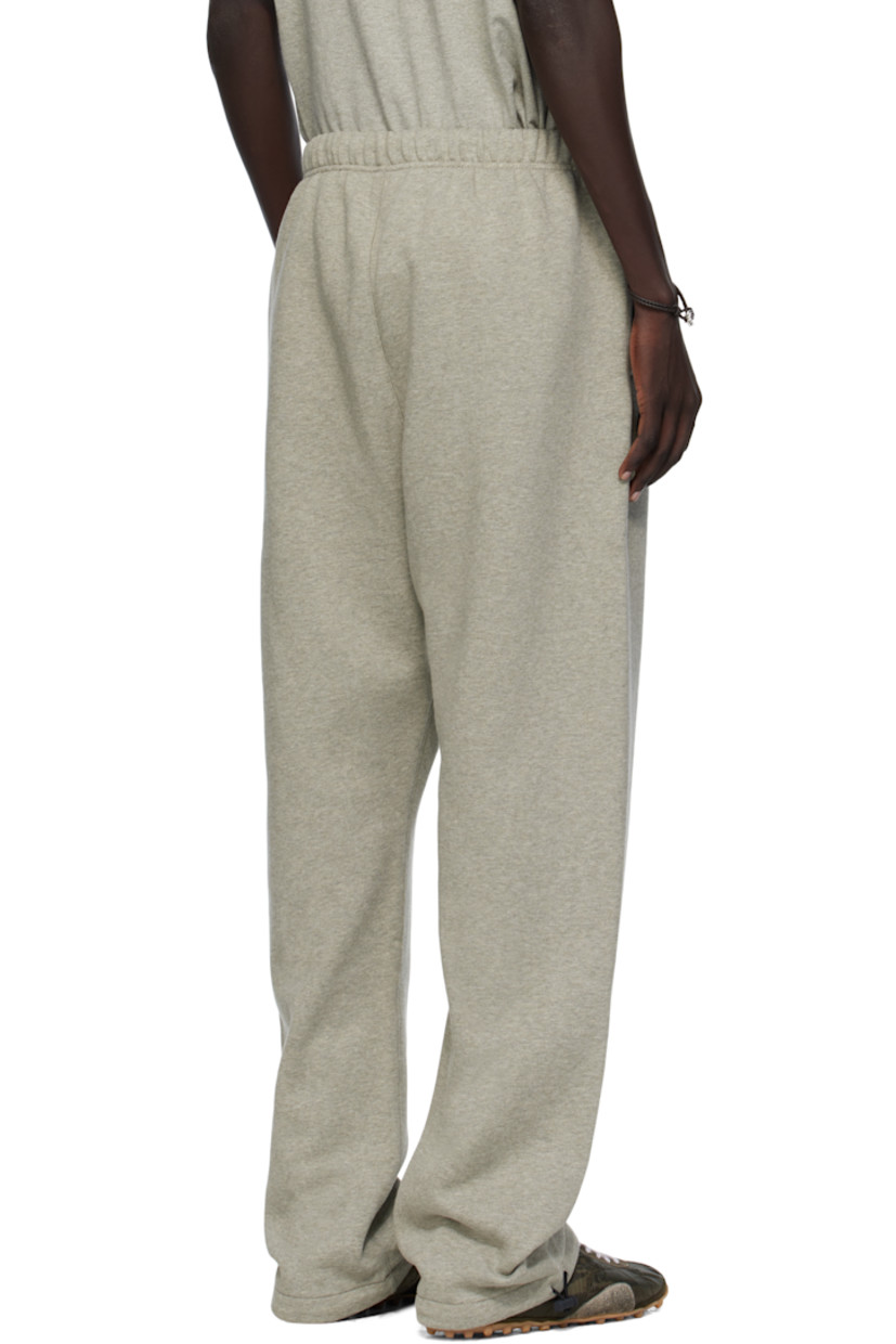 Cotton-blend fleece sweatpants.

· Drawstring at elasticized waistband
· Two-pocket styling
· Rubber logo patch at front
· Logo bonded at leg
· Bungee-style drawstring at cuffs

Supplier color: Concrete heather