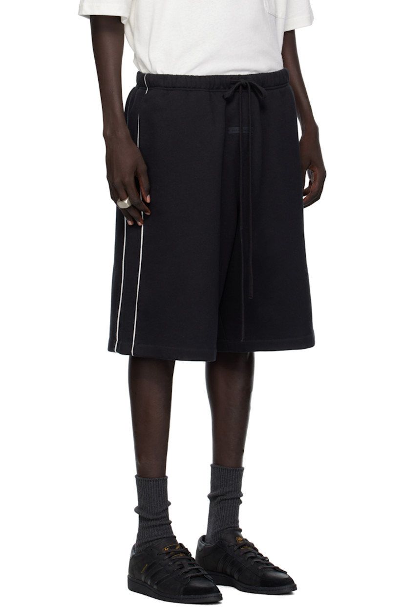 Cotton-blend fleece shorts.

· Drawstring at elasticized waistband
· Two-pocket styling
· Rubber logo patch at front
· Logo embroidered at leg
· Piping at outseams and back

Supplier color: Jet black/Cloud white piping
