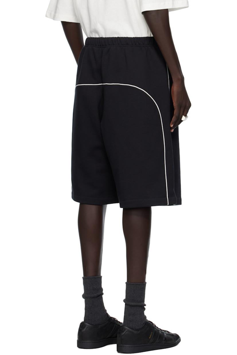 Cotton-blend fleece shorts.

· Drawstring at elasticized waistband
· Two-pocket styling
· Rubber logo patch at front
· Logo embroidered at leg
· Piping at outseams and back

Supplier color: Jet black/Cloud white piping
