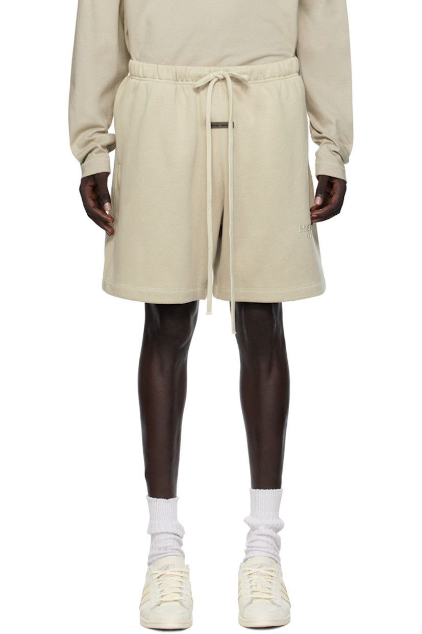 Cotton-blend fleece shorts.

· Drawstring at elasticized waistband 
· Two-pocket styling
· Rubber logo patch at front
· Bonded logo at leg

Supplier color: Abbey stone