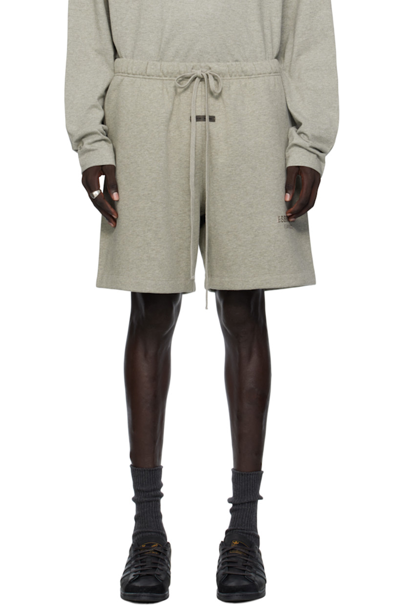 Cotton-blend fleece shorts.

· Drawstring at elasticized waistband
· Two-pocket styling
· Rubber logo patch at front waist
· Bonded logo at leg

Supplier color: Concrete heather
