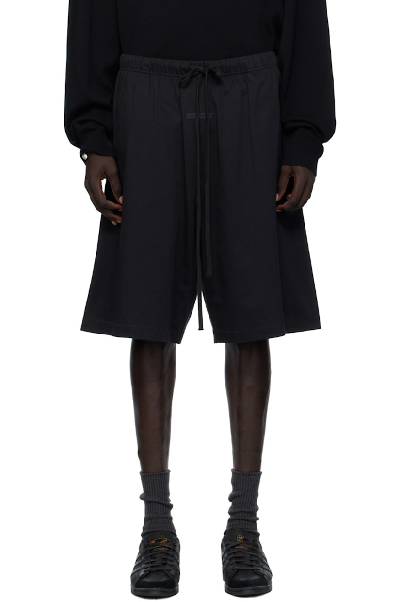 Cotton jersey shorts. 

· Drawstring at elasticized waistband
· Two-pocket styling
· Rubber logo patch at front waist 

Supplier color: Jet black