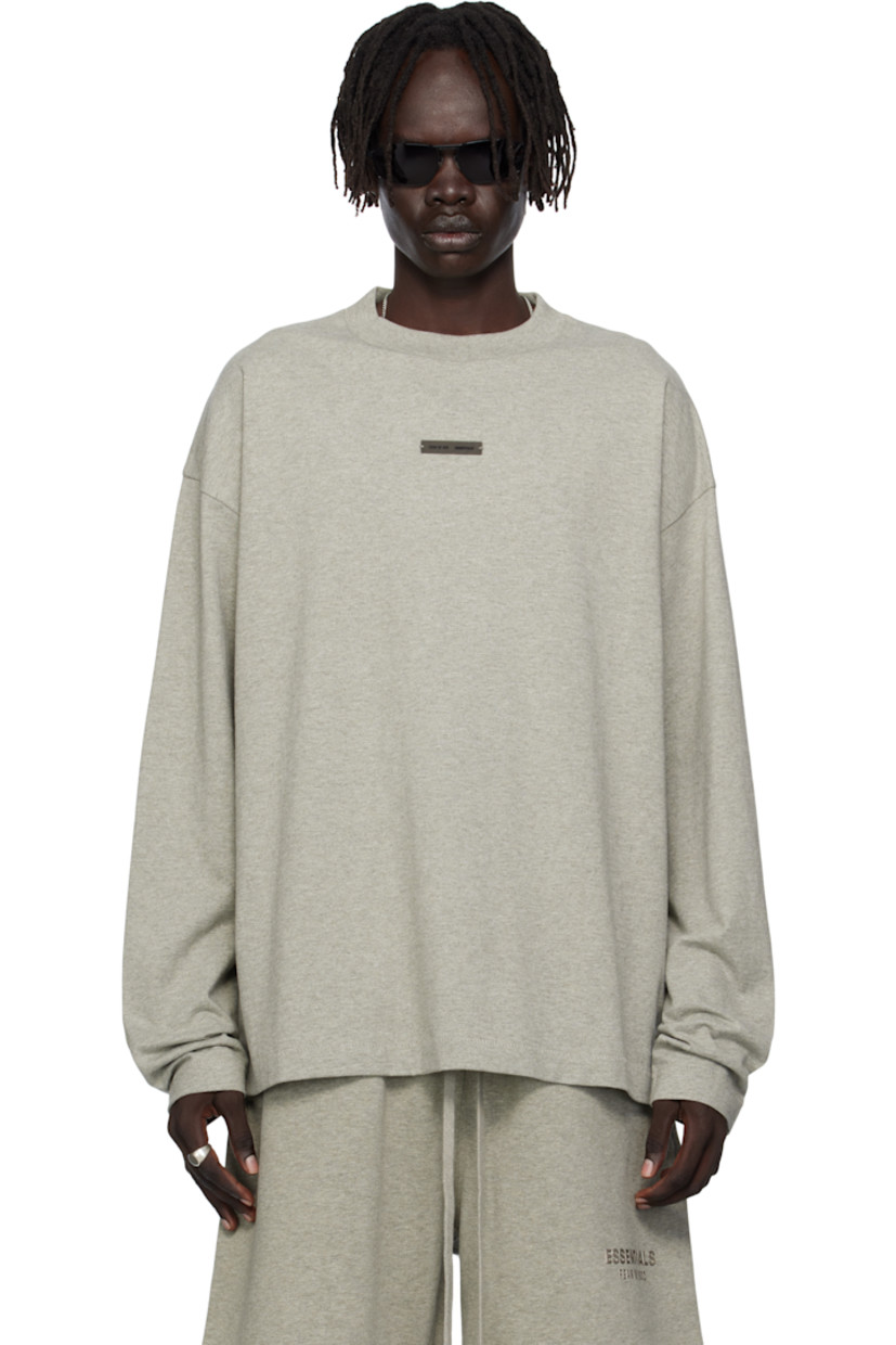 Cotton jersey T-shirt. 

· Rib-knit crewneck
· Rubber logo patch at chest 
· Dropped shoulders
· Bonded logo at back

Supplier color: Concrete heather
