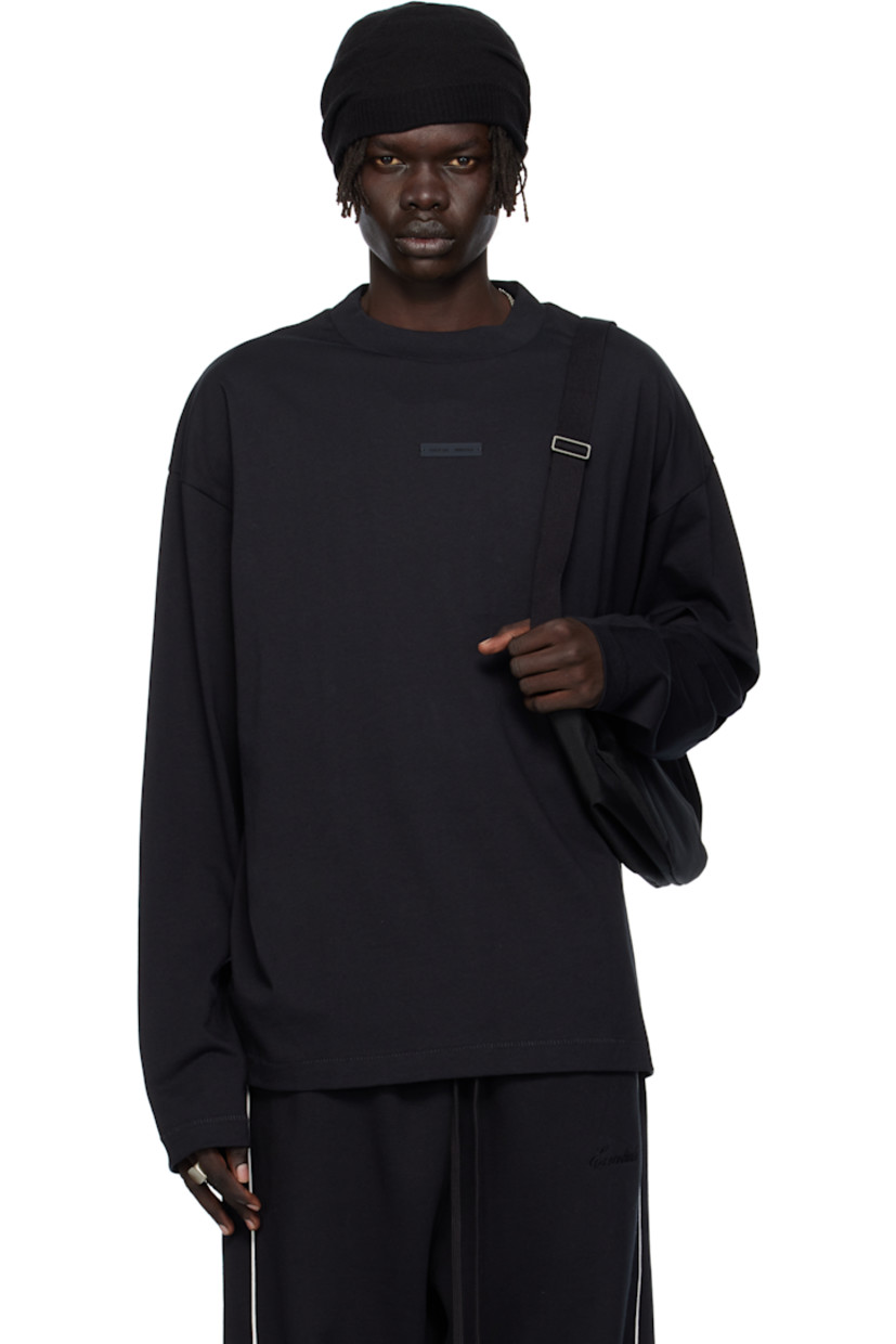 Cotton jersey T-shirt. 

· Rib-knit crewneck
· Rubber logo patch at chest 
·� Dropped shoulders
· Bonded logo at back 

Supplier color: Jet black