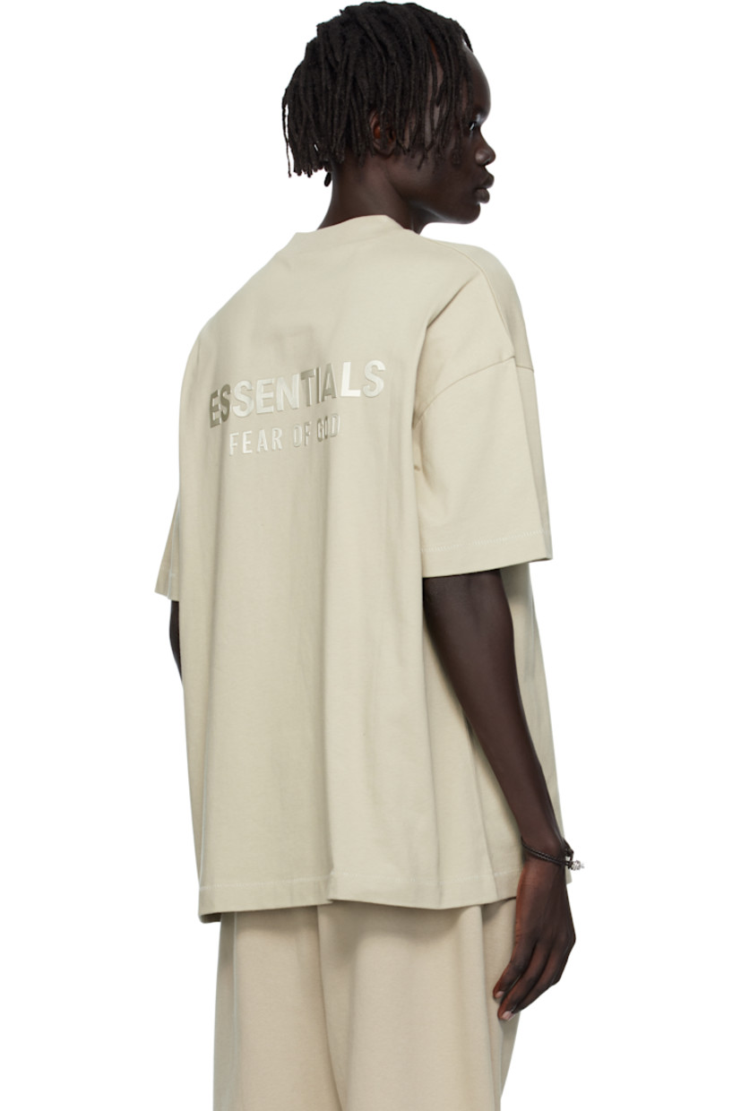 Cotton jersey T-shirt.

· Rib-knit crewneck
· Rubber logo patch at chest
· Dropped shoulders
· Logo bonded at back

Supplier color: Abbey stone