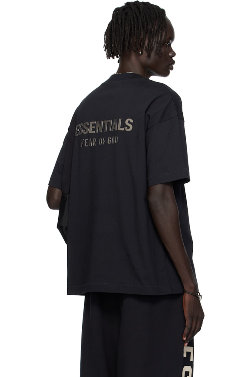 Cotton jersey T-shirt.

· Rib-knit crewneck
· Rubber logo patch at chest
· Dropped shoulders
· Logo bonded at back

Supplier color: Jet black