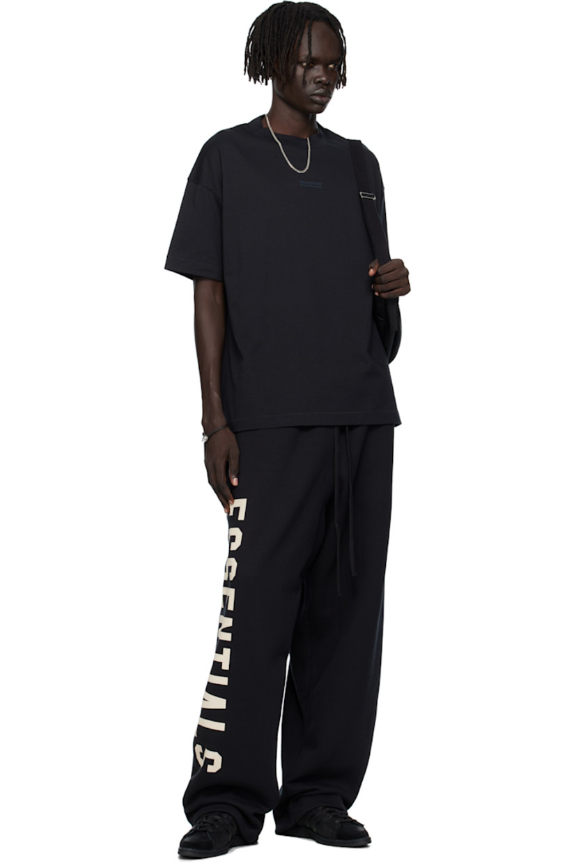 Cotton jersey T-shirt.

· Rib-knit crewneck
· Rubber logo patch at chest
· Dropped shoulders
· Logo bonded at back

Supplier color: Jet black