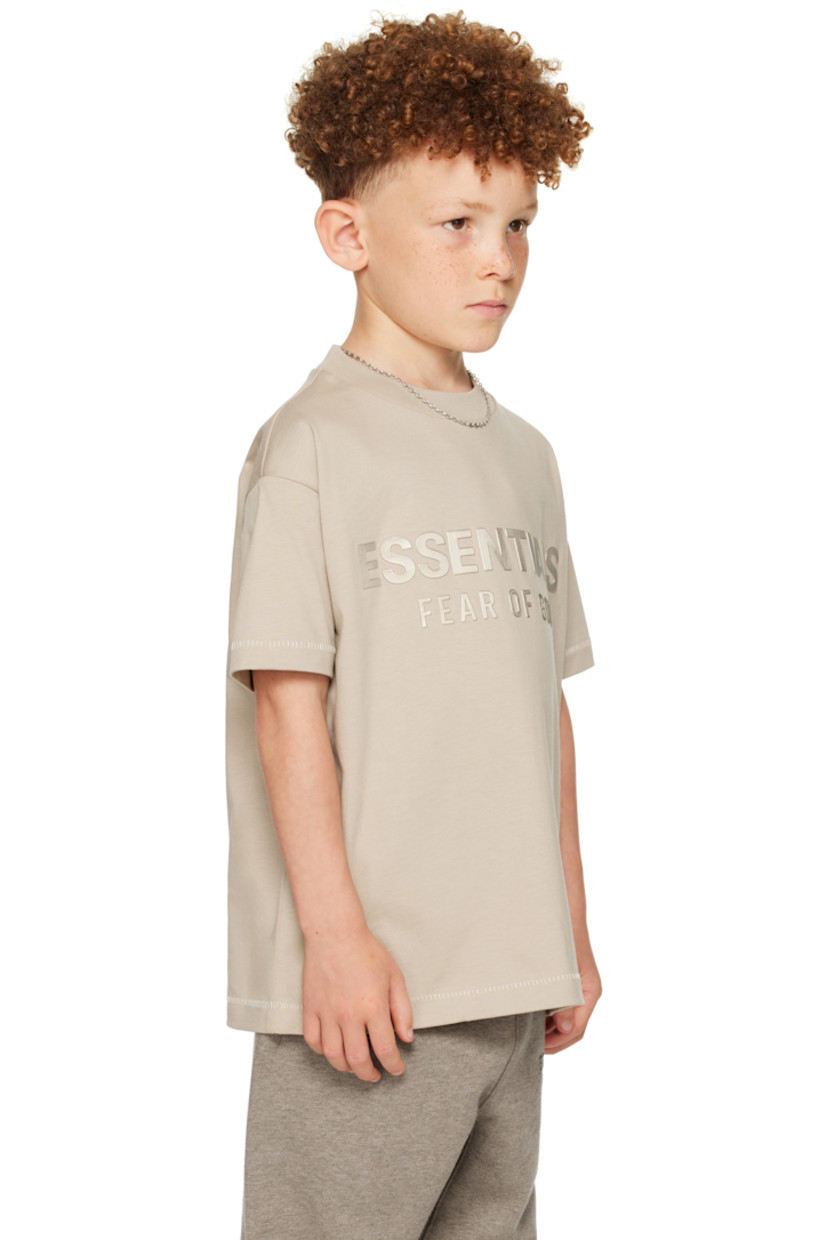 230 gsm cotton jersey T-shirt. 

· Rib-knit crewneck
· Logo bonded at front 
· Dropped shoulders
· Logo patch at back collar 
· Machine-wash 

Supplier color: Timber

Model measures 48.5" / 123 cm tall and wears size 6/7Y.

Size: child's height 
2/3Y: 36-41" / 91.5-104 cm 
4/5Y: 41-44.5" / 104-113 cm 
6/7Y: 44.5-48.5" / 113-123 cm 
8Y: 48.5-53" / 123-134.5 cm 
10Y: 53-58" / 134.5-147.5 cm 
12Y: 58-62" / 147.3-157.5 cm 
14/16Y: 63-67" / 157.5-170.2 cm