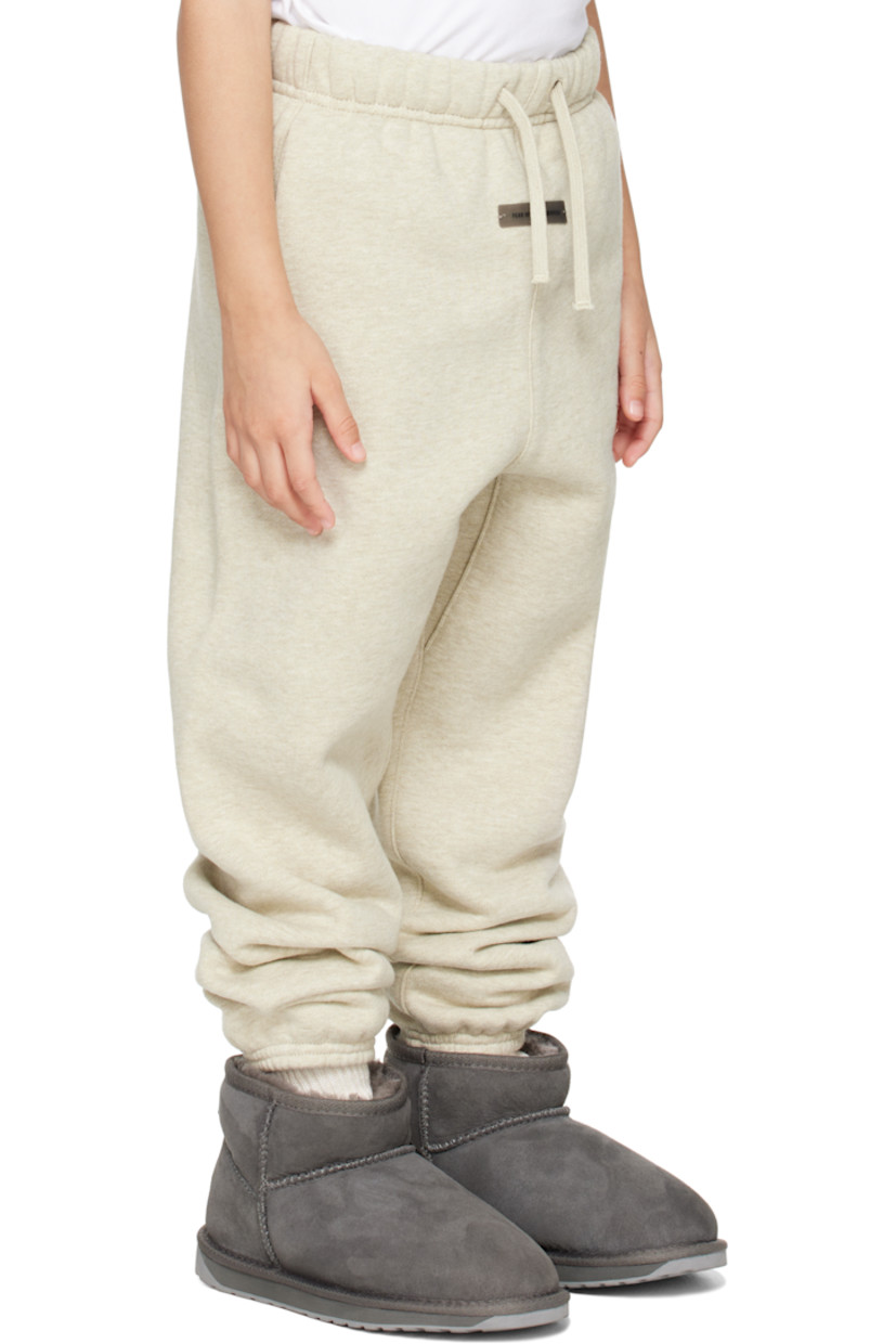 380 gsm cotton-blend fleece sweatpants.

· Drawstring at elasticized waistband 
· Two-pocket styling
· Logo patch at front
· Logo bonded at front leg
· Elasticized cuffs
· Machine-wash

Supplier color: Heather stone

Model measures 46" / 116.8 cm tall and wears size 6/7Y.

Size: child's height 
2/3Y: 36-41" / 91.5-104 cm 
4/5Y: 41-44.5" / 104-113 cm 
6/7Y: 44.5-48.5" / 113-123 cm 
8Y: 48.5-53" / 123-134.5 cm 
10Y: 53-58" / 134.5-147.5 cm 
12Y: 58-62" / 147.3-157.5 cm 
14/16Y: 63-67" / 157.5-170.2 cm