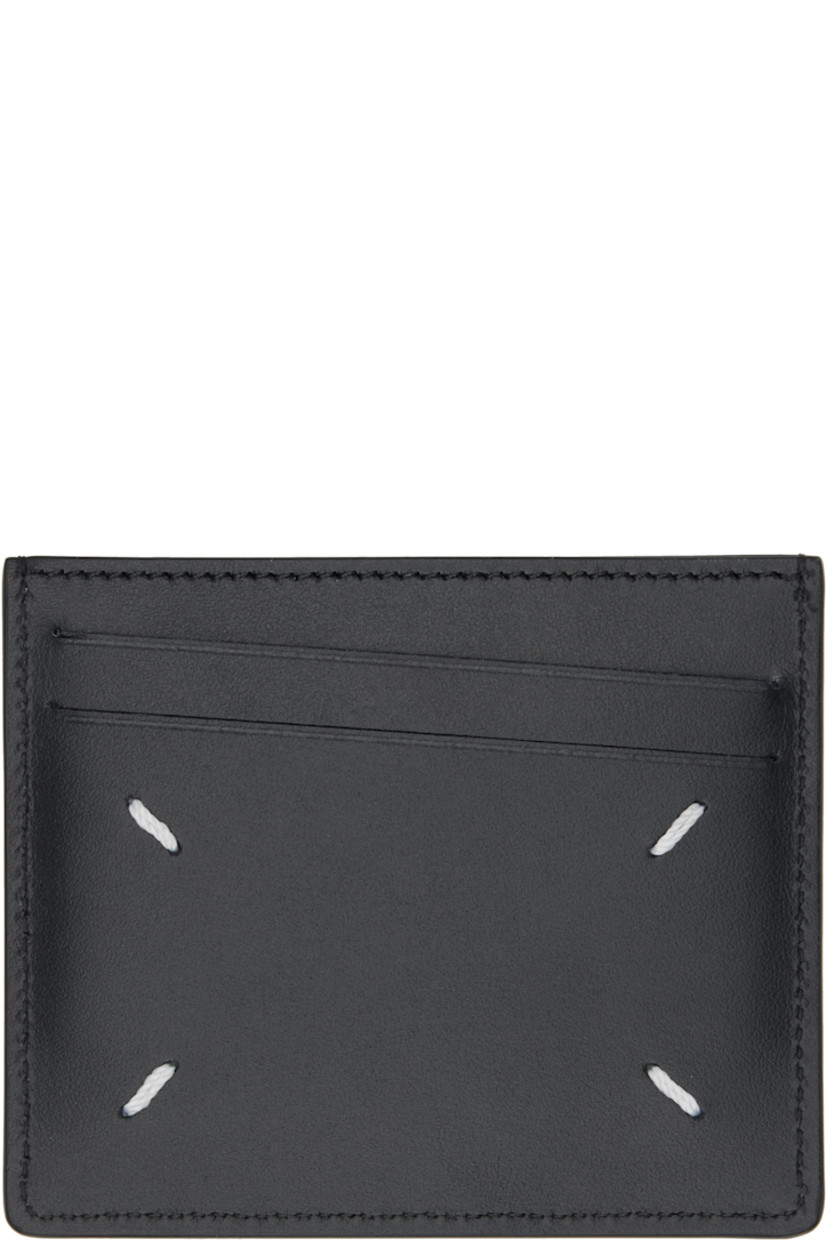 Saffiano and buffed calfskin card holder.

· Five card slots
· Central note slot 
· White stitching at back face 
· Canvas lining 
· H3.25" x W4"

Supplier color: Black