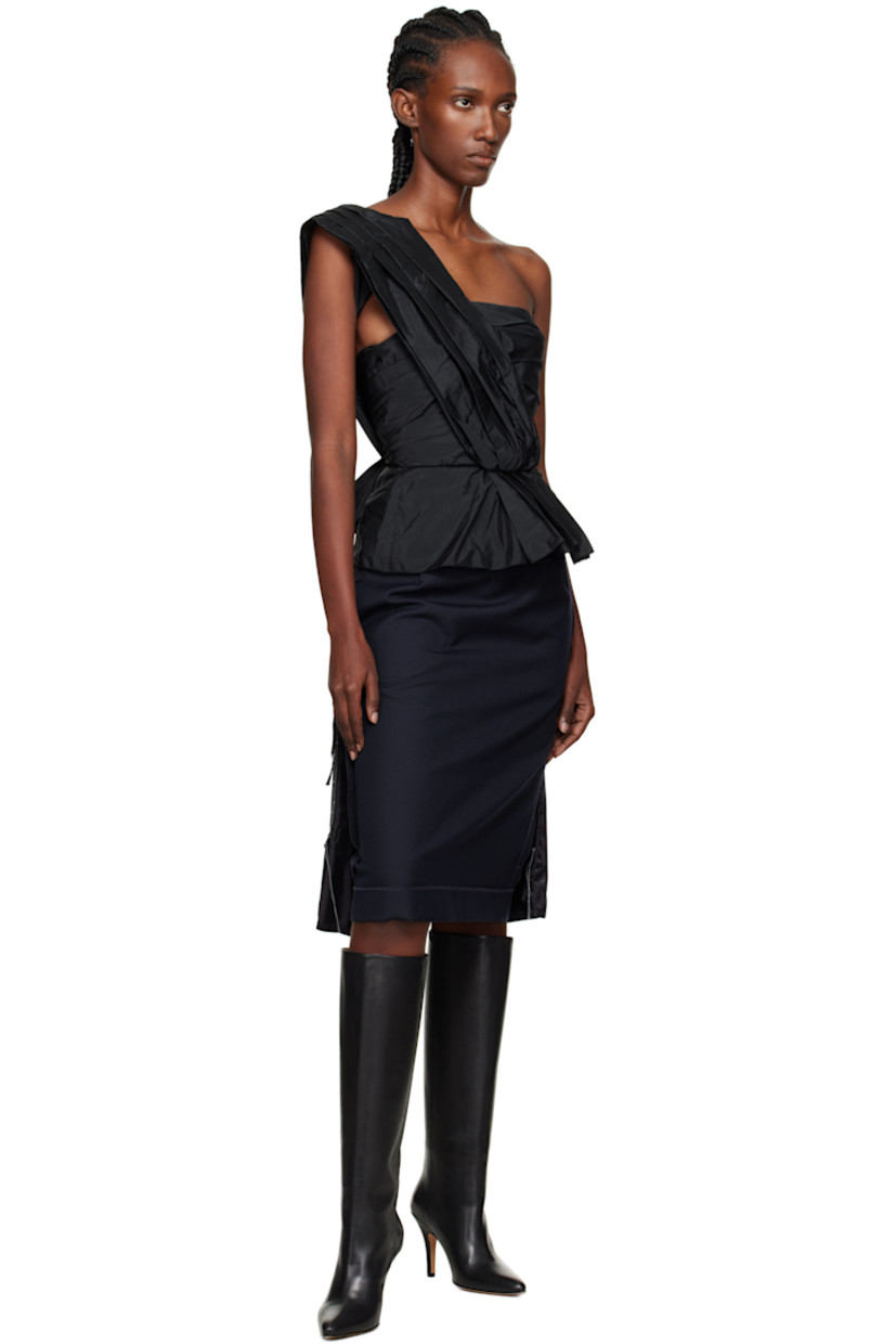 Crinkled woven top. 

· Pleating and gathering throughout
· Single-shoulder construction
· Pleated overlay at shoulder strap
· White stitching at back
· Zip closure at back

Supplier color: Black